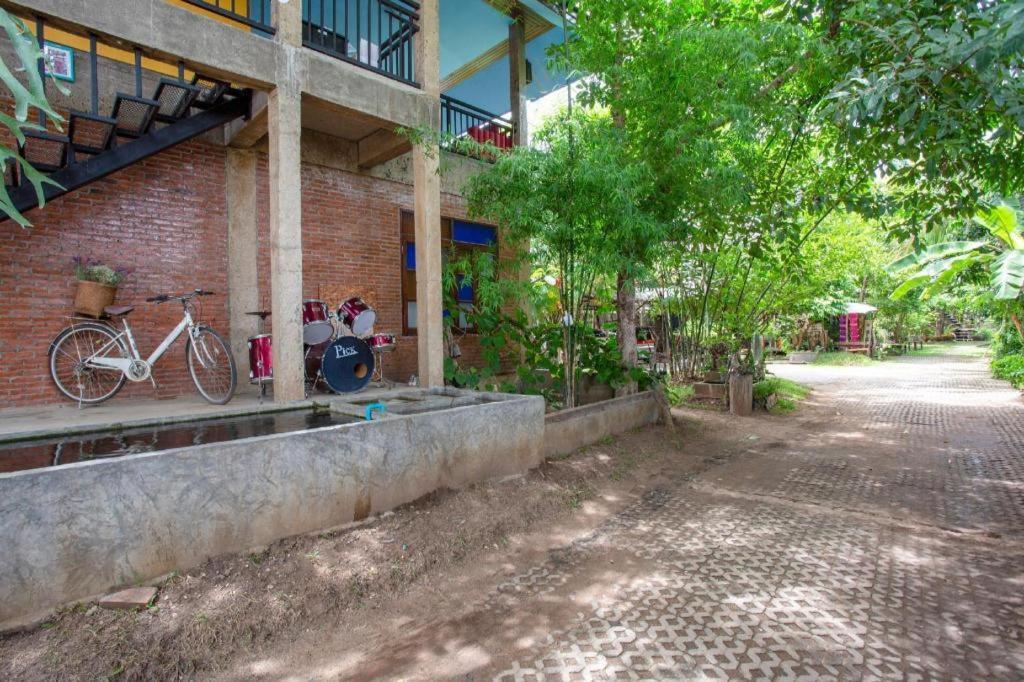 Oyo 1155 Bikers House And Enduro Tours Chiang Mai Hotel Exterior foto