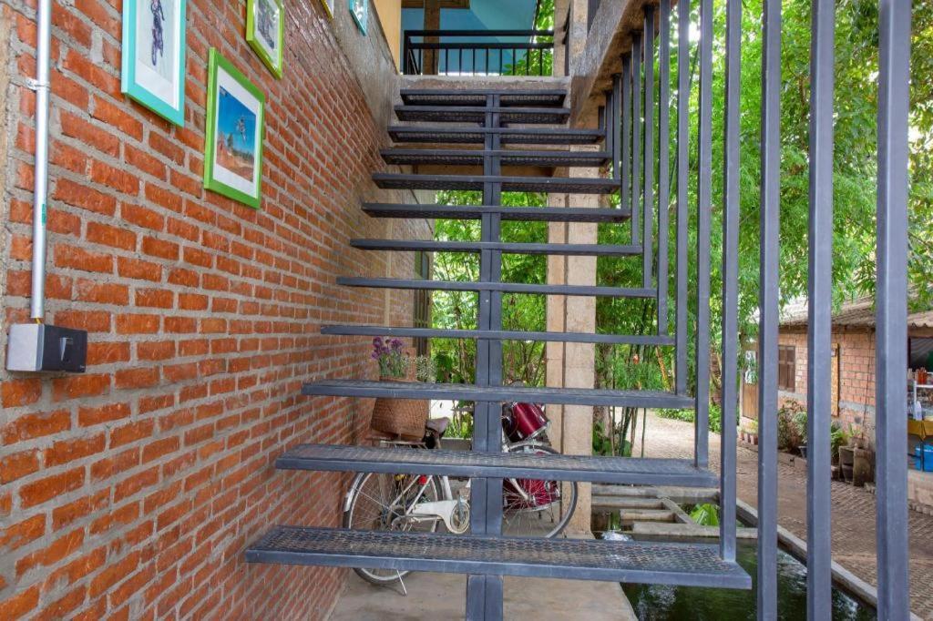 Oyo 1155 Bikers House And Enduro Tours Chiang Mai Hotel Exterior foto